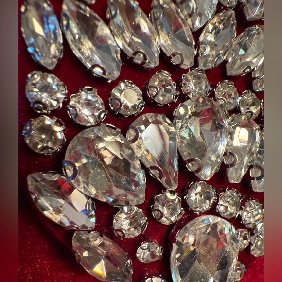 House of Harlow 1960 NWT Stunning Ruby Red Velvet Jeweled Crossbody Clutch (209) - Picture 8 of 10